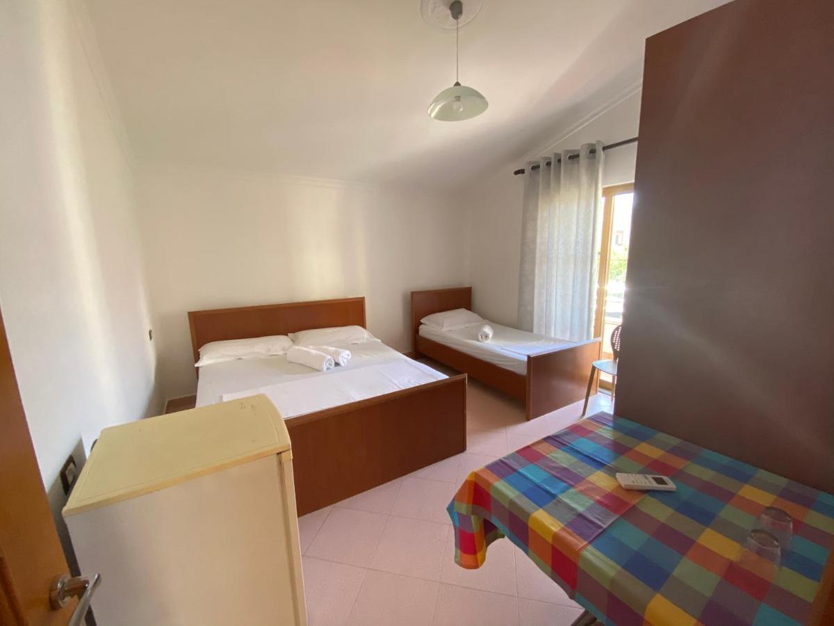 Guest House Lionel Durres Exterior photo