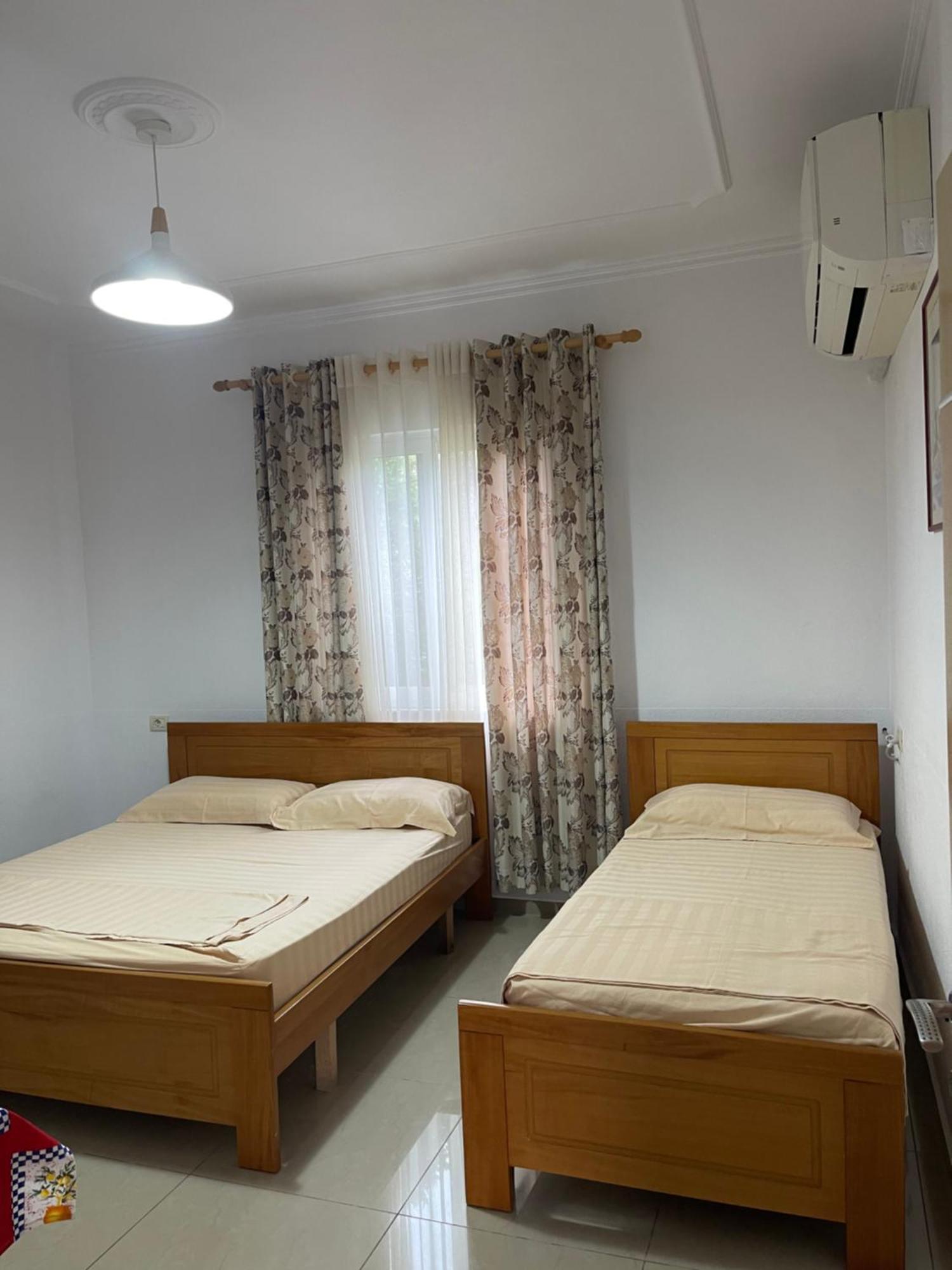 Guest House Lionel Durres Exterior photo